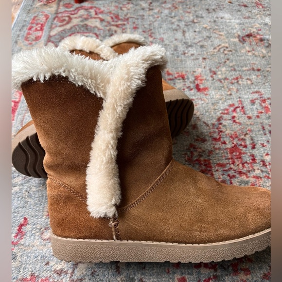 Target Brown Cozy Boots with Cream Fur - Picture 3 of 10